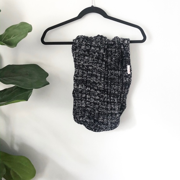 J Crew Infinity Scarf Black & White - Picture 2 of 4